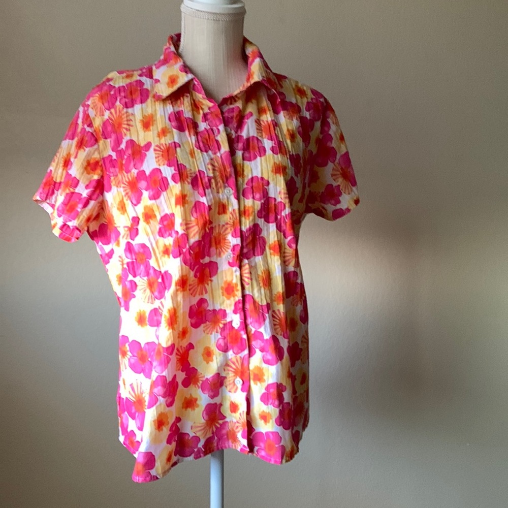 Kim Rogers short  sleeve button down top. Size XL, BUNDLE AND SAVE 20%